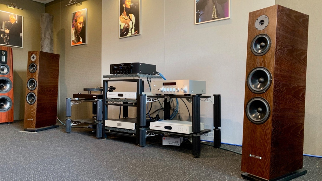 Flagowe podłogówki Pylon Audio Diamond 30 w salonie Q21
