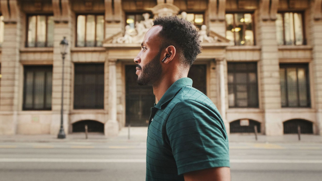 Denon prezentuje nową generację prawdziwie bezprzewodowych słuchawek dousznych: AH-C500W i AH-C840NCW