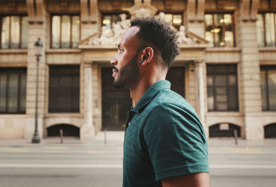 Denon prezentuje nową generację prawdziwie bezprzewodowych słuchawek dousznych: AH-C500W i AH-C840NCW