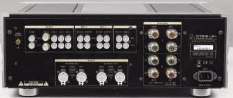 Nieużywane gniazdka mogą być zabezpieczone przed kurzem
plastikowymi zaślepkami.