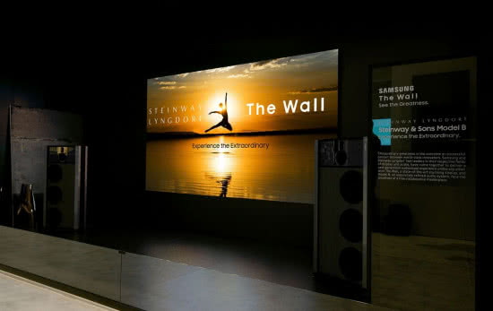 Wyświetlacz Samsung The Wall z głośnikami Steinway Lyngdorf