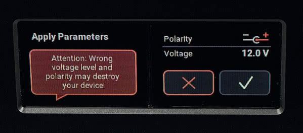 Zanim zaczniemy, Hypsos wyświetli ekran ostrzegawczy, uprzedzając o możliwości uszkodzenia sprzętu, jeśli parametry zasilania (napięcie i polaryzacja) będą niewłaściwe.