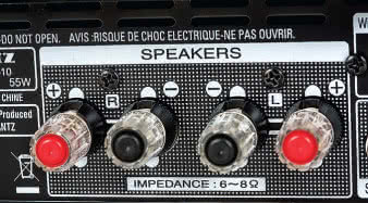 Według ostrzeżeń producenta, końcówki pracują
tylko z obciążeniami 6–8 , tym niemniej dostarczone
4-omowe SmallPody zagrały z Marantzem
bez problemów.