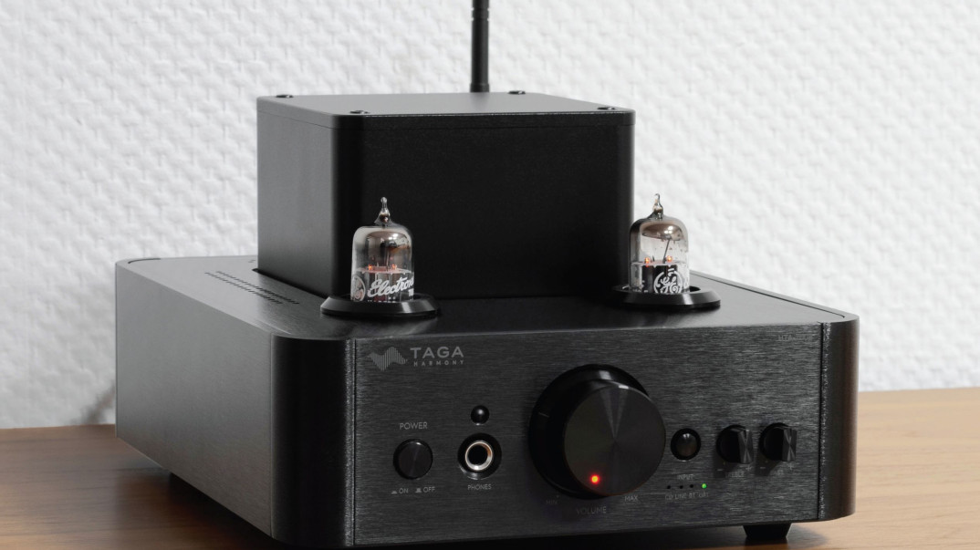 Wzmacniacz hybrydowy Taga Harmony HTA-700B w dwóch nowych wersjach