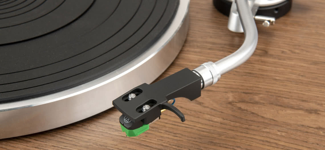 Gramofon JBL TT350 Classic - klasyczne wzornictwo i nowoczesne technologie