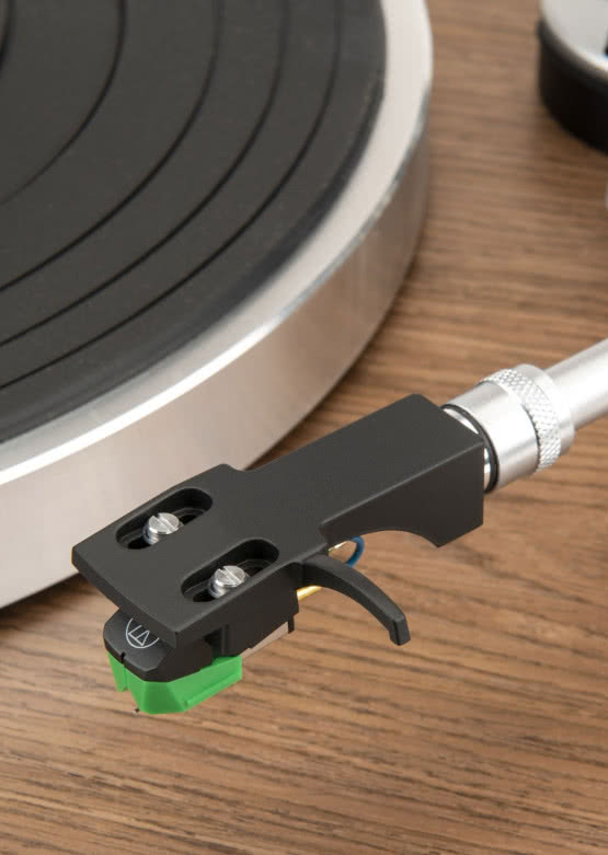 Gramofon JBL TT350 Classic - klasyczne wzornictwo i nowoczesne technologie