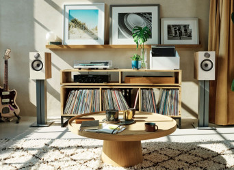 Jak należy ustawić zespoły głośnikowe względem miejsca odsłuchowego?