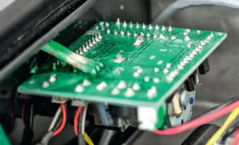 Sterowanie pilotem wzmacniaczy lampowych nie
jest regułą... Dlatego jest się z czego cieszyć.