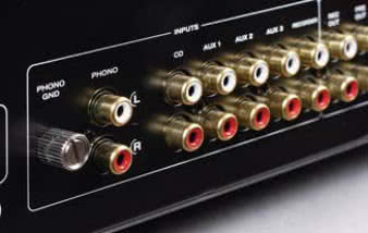 Wejście dla gramofonu jest znowu obowiązkowym
wyposażeniem wzmacniaczy stereofonicznych.