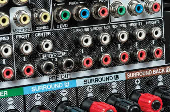 AVR-X4200W ma
dziewięć końcówek
mocy, zdolność dekodowania
11.2 kanałów, ale
wyjście na zewnętrzne
końcówki mocy jest aż
dla piętnastu kanałów
(13.2.)