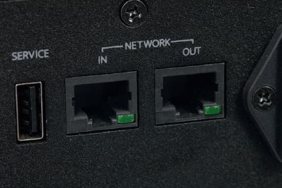 Anteny Wi-Fi umieszczono wewnątrz obudowy, ale zawsze warto rozważyć połączenie przewodowe LAN