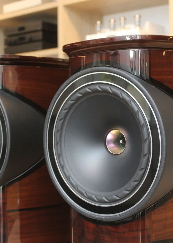 Prezentacja kolumn głośnikowych Fyne Audio F1.8 w salonie Q21