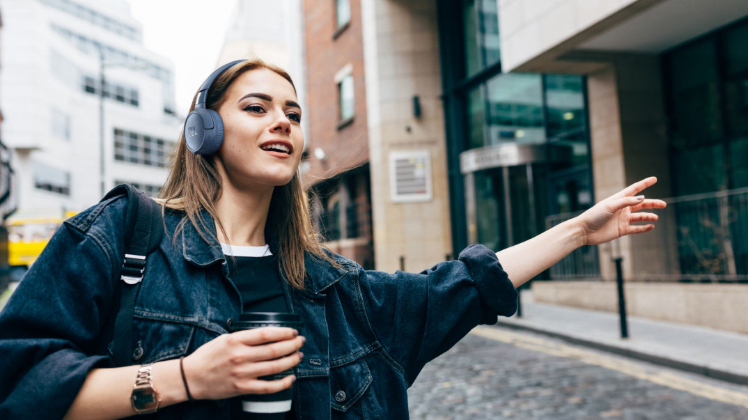 Bezprzewodowe słuchawki JBL Tune 670 NC