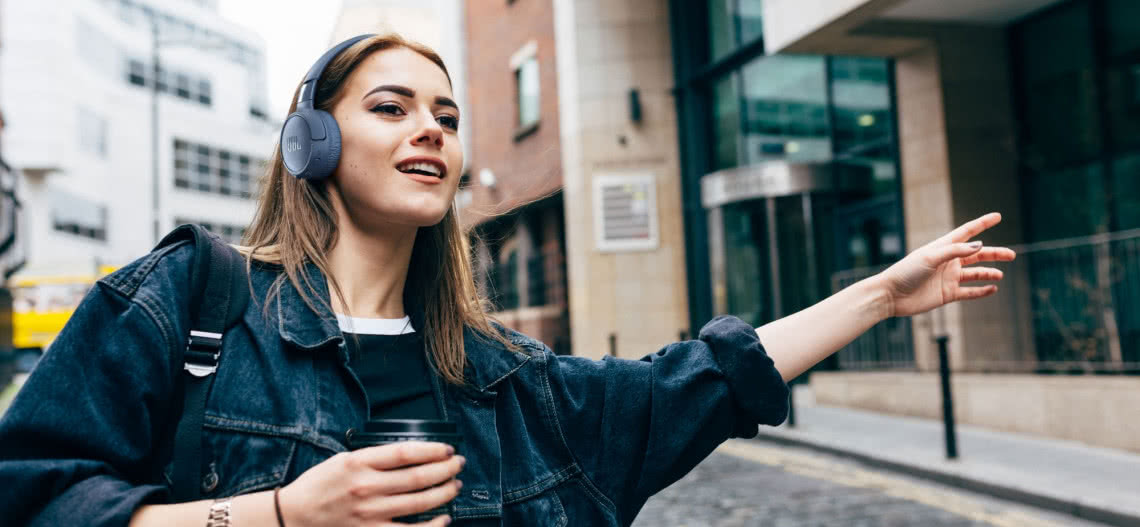 Bezprzewodowe słuchawki JBL Tune 670 NC