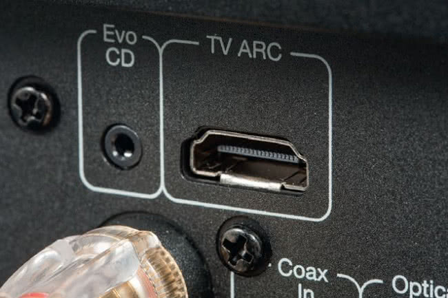Wyjście HDMI (z ARC) to wyposażenie wielu nowoczesnych wzmacniaczy stereo, które coraz częściej łączą się także z telewizorami