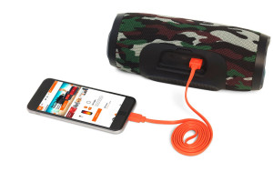 Głośnik bezprzewodowy JBL Charge 4 w kolorze moro