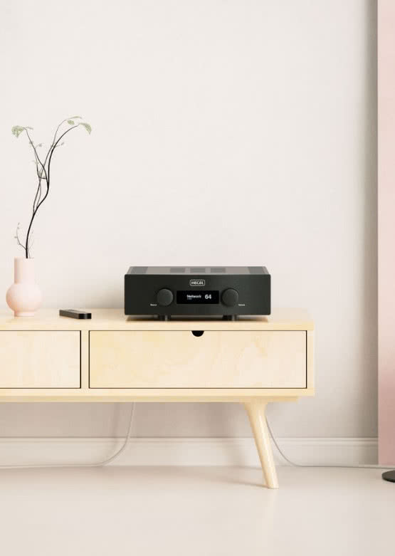 Sieciowy wzmacniacz zintegrowany Hegel H390