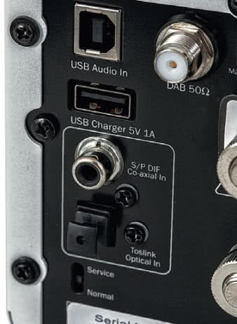 Trzy wejścia
cyfrowe. Za
pomocą USB
typu B można
przesyłać dane
z komputera.