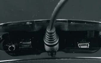 Oprócz transmisji bezprzewodowej,
YA-SBR510 absorbuje także sygnały przez
wejście cyfrowe, USB oraz minijack.