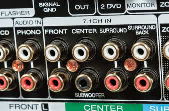 Analogowe różności:
gniazdo dla gramofonu
z wkładką MM oraz
wejście 7.1 dla procesorów
czy odtwarzaczy
wielokanałowych.