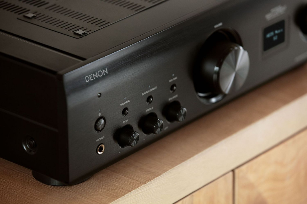 DRA-900H - pierwszy stereofoniczny amplituner 8K Denon