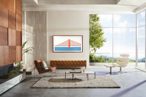 Obrazy z Luwru w domowym salonie z telewizorem Samsung The Frame